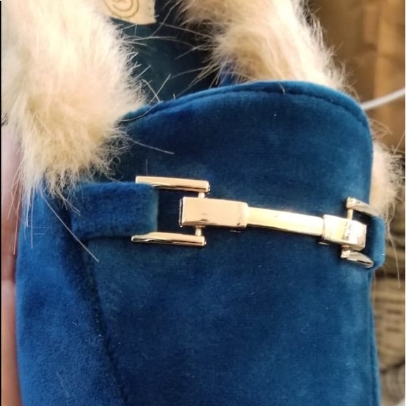 Blue - Picture 4 of 8